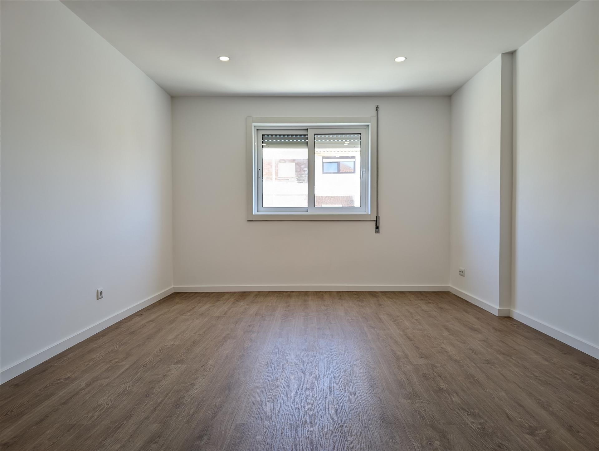 Apartamento T2 Totalmente Remodelado – Costa Nova