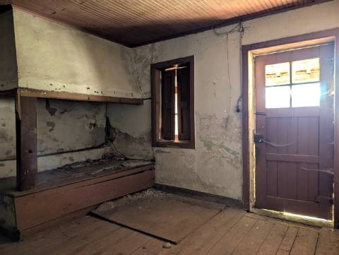 Moradia T3 para Restaurar em Mataduços – Esgueira