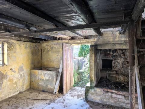 Moradia T3 para Restaurar em Mataduços – Esgueira