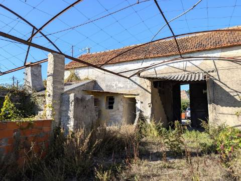 Moradia T3 para Restaurar em Mataduços – Esgueira