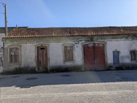 Moradia T3 para Restaurar em Mataduços – Esgueira
