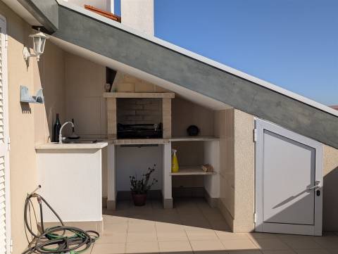 T3 Duplex para Arrendamento - Totalmente Mobilado e Equipado