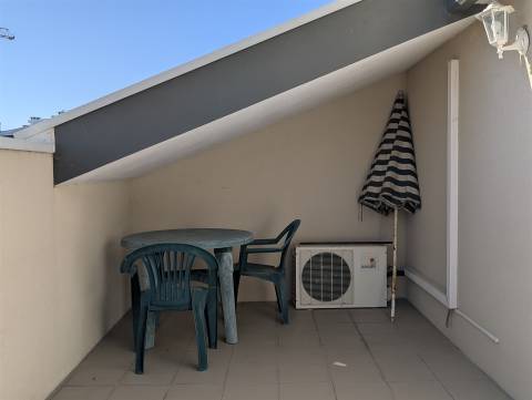 T3 Duplex para Arrendamento - Totalmente Mobilado e Equipado