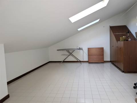 T3 Duplex para Arrendamento - Totalmente Mobilado e Equipado