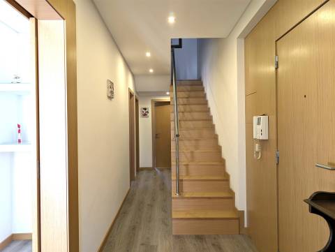 T3 Duplex para Arrendamento - Totalmente Mobilado e Equipado