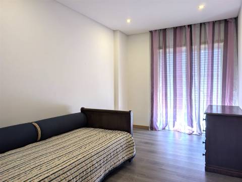 T3 Duplex para Arrendamento - Totalmente Mobilado e Equipado