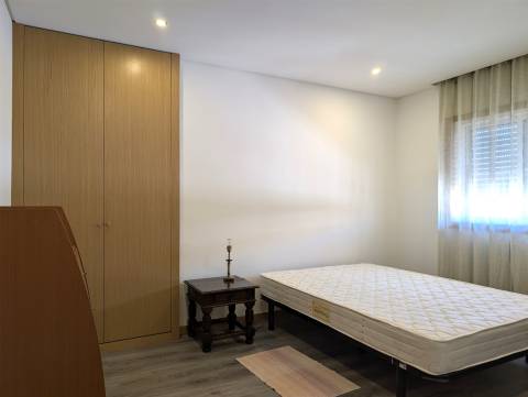 T3 Duplex para Arrendamento - Totalmente Mobilado e Equipado