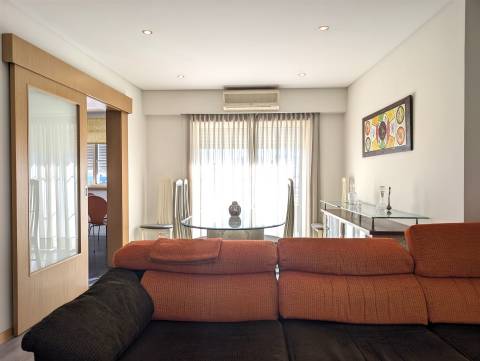 T3 Duplex para Arrendamento - Totalmente Mobilado e Equipado