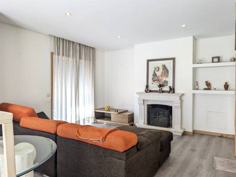 T3 Duplex para Arrendamento - Totalmente Mobilado e Equipado