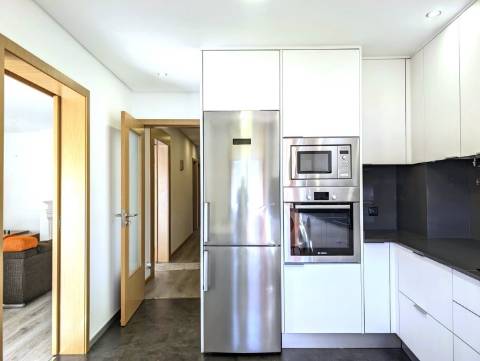 T3 Duplex para Arrendamento - Totalmente Mobilado e Equipado