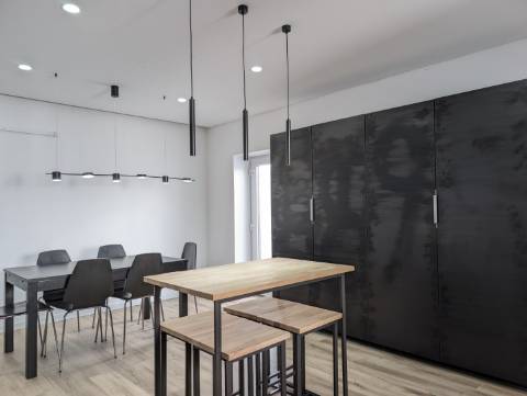 Moradia Isolada Totalmente Remodelada