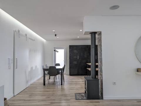 Moradia Isolada Totalmente Remodelada