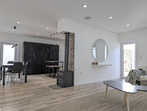 Moradia Isolada Totalmente Remodelada