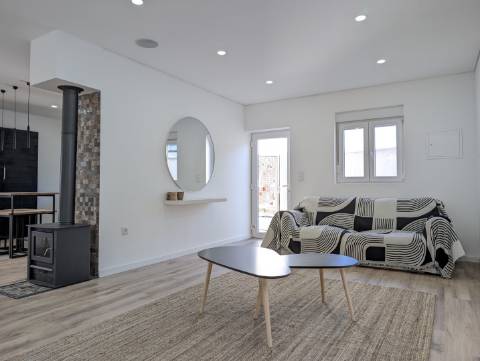 Moradia Isolada Totalmente Remodelada