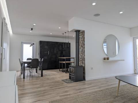 Moradia Isolada Totalmente Remodelada