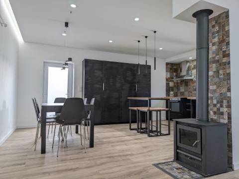 Moradia Isolada Totalmente Remodelada