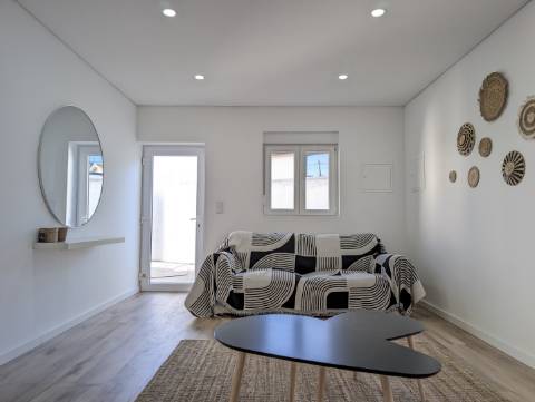 Moradia Isolada Totalmente Remodelada