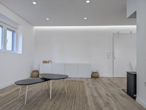 Moradia Isolada Totalmente Remodelada