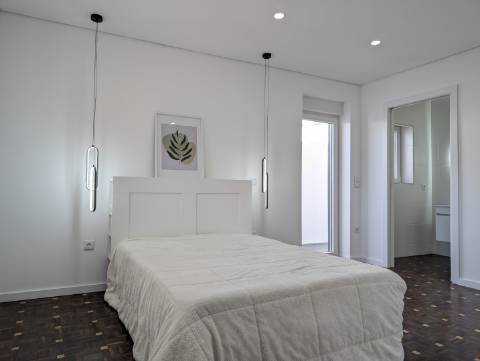 Moradia Isolada Totalmente Remodelada