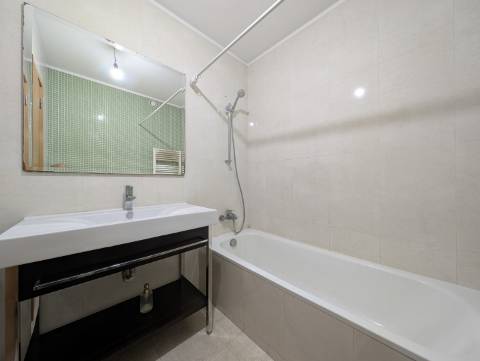 Apartamento T1 - Urbanização Glicínias