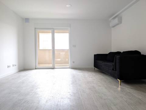 Apartamento T2 Novo - Aradas