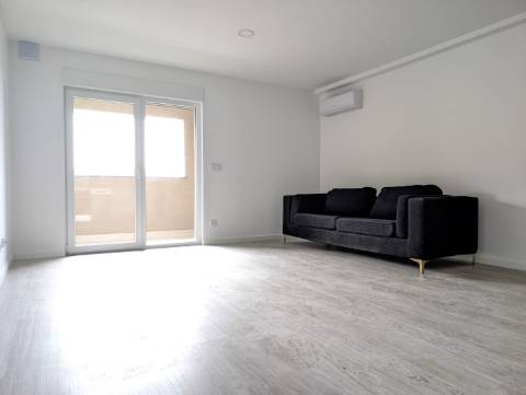 Apartamento T2 Novo - Aradas