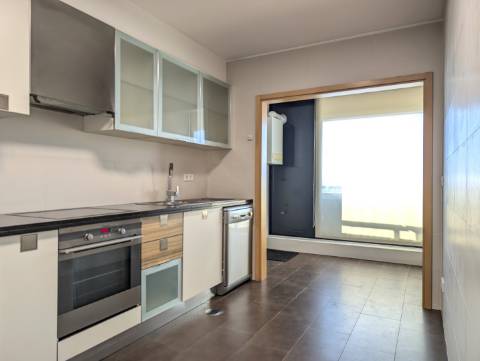 Apartamento T4 - Implex - Urbanização Glicínias