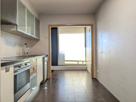 Apartamento T4 - Implex - Urbanização Glicínias