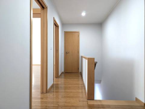 Apartamento T4 - Implex - Urbanização Glicínias