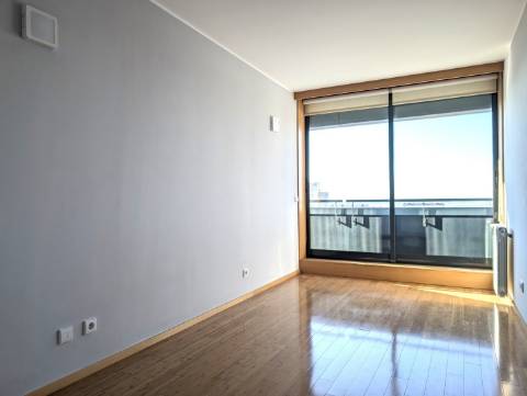 Apartamento T4 - Implex - Urbanização Glicínias