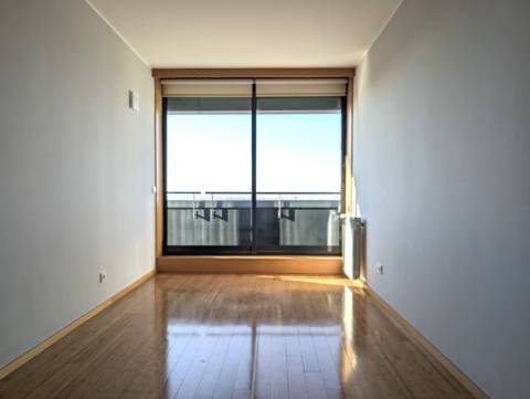 Apartamento T4 - Implex - Urbanização Glicínias