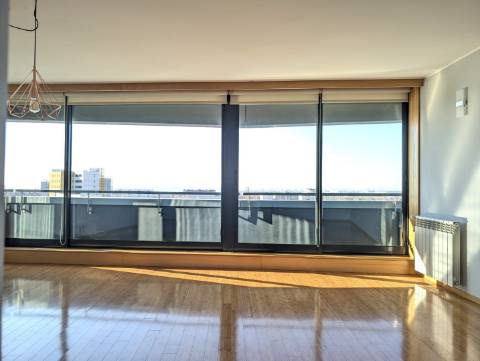 Apartamento T4 - Implex - Urbanização Glicínias