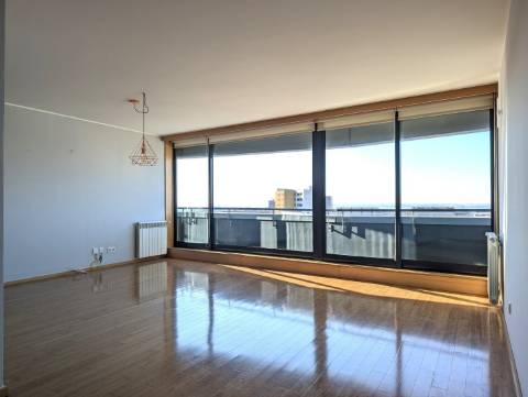 Apartamento T4 - Implex - Urbanização Glicínias