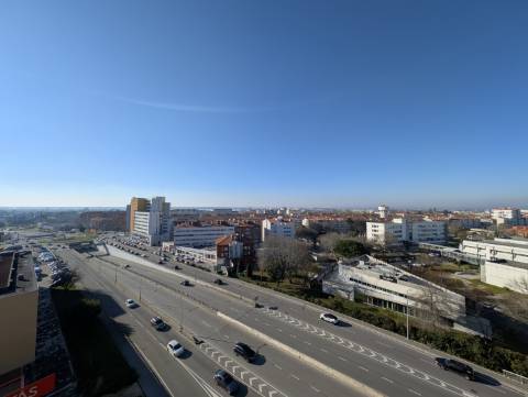 Apartamento T4 - Implex - Urbanização Glicínias