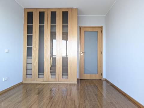 Apartamento T4 - Implex - Urbanização Glicínias