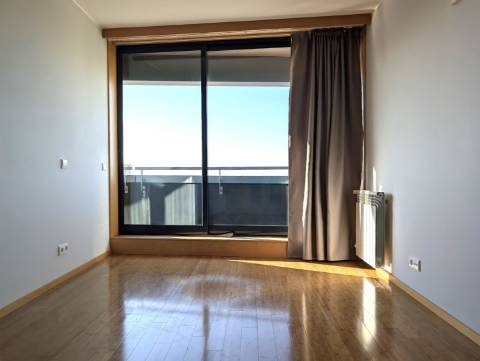 Apartamento T4 - Implex - Urbanização Glicínias