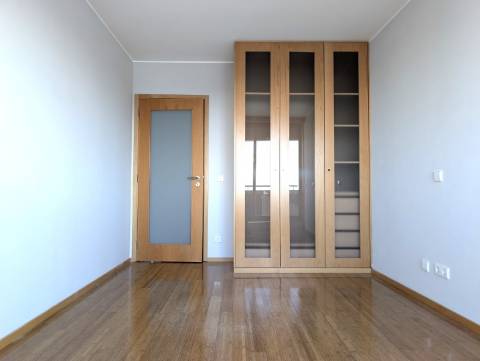 Apartamento T4 - Implex - Urbanização Glicínias