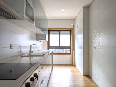 Apartamento T3 Totalmente Remodelado - Avenida Dr. Lourenço Peixinho