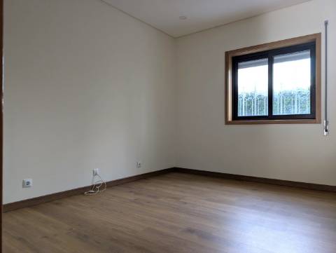 Apartamento T3 Totalmente Remodelado - Avenida Dr. Lourenço Peixinho