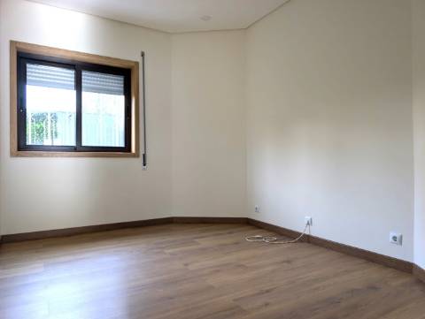 Apartamento T3 Totalmente Remodelado - Avenida Dr. Lourenço Peixinho