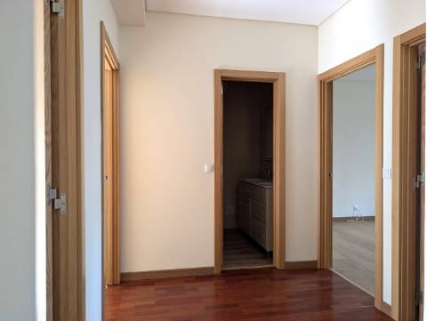 Apartamento T3 Totalmente Remodelado - Avenida Dr. Lourenço Peixinho