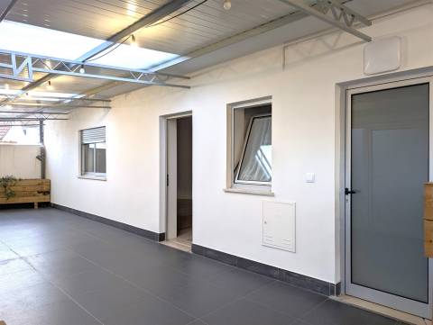 Apartamento T2 Remodelado –  Centro de Esgueira