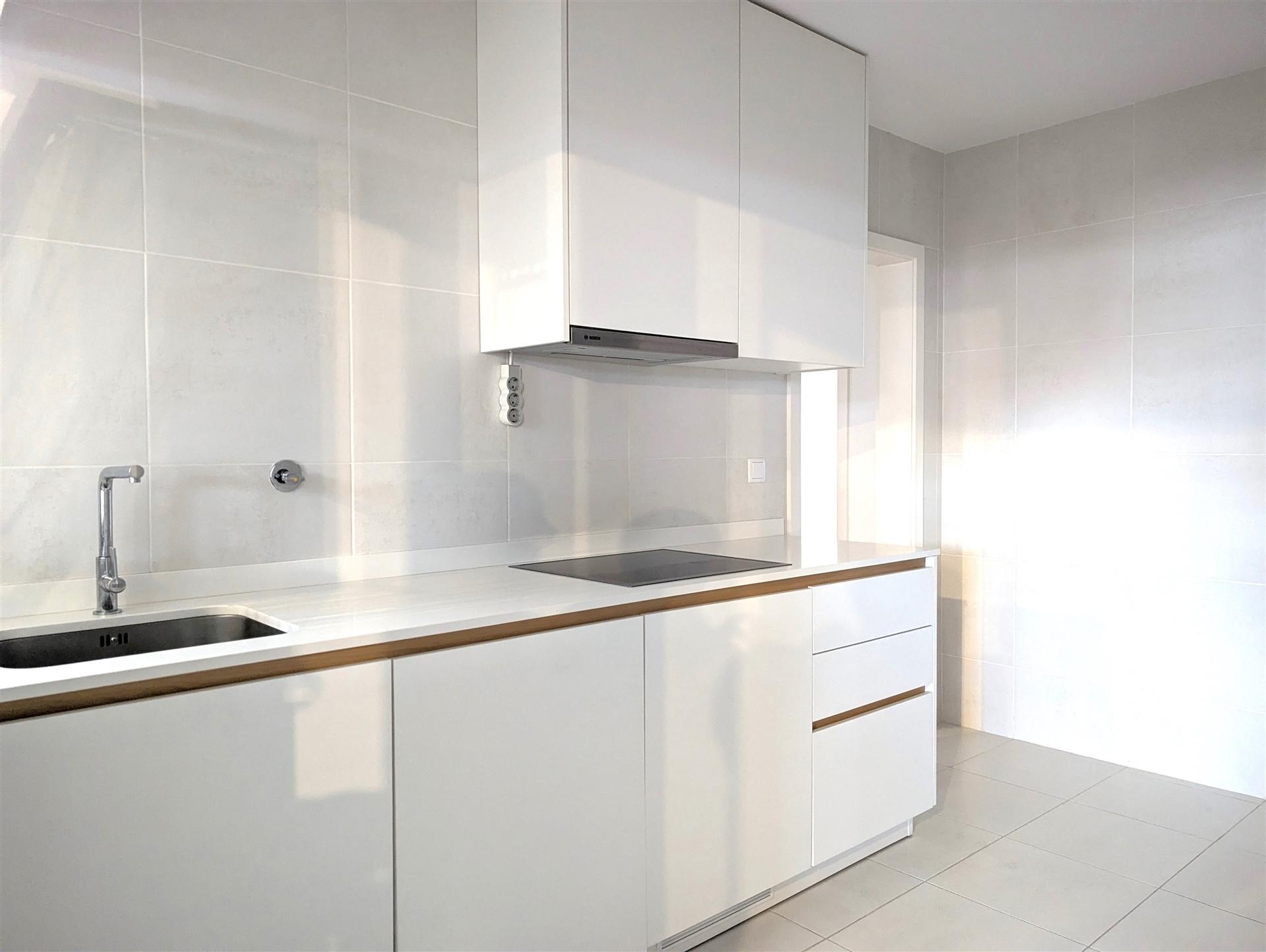 Apartamento T2 Remodelado –  Centro de Esgueira