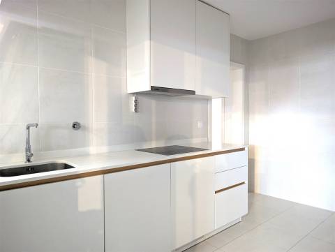 Apartamento T2 Remodelado –  Centro de Esgueira