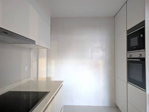 Apartamento T2 Remodelado –  Centro de Esgueira