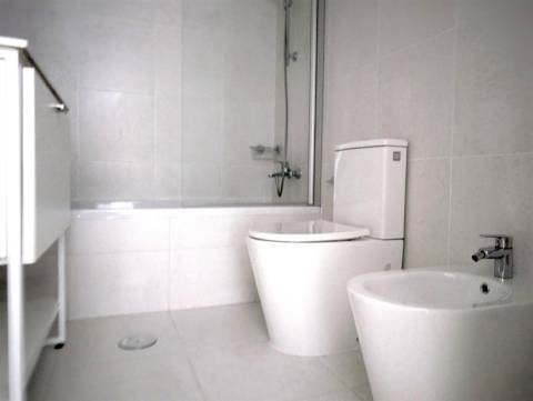 Apartamento T2 Remodelado –  Centro de Esgueira