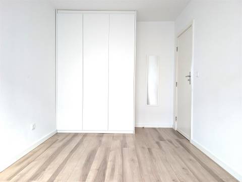 Apartamento T2 Remodelado –  Centro de Esgueira