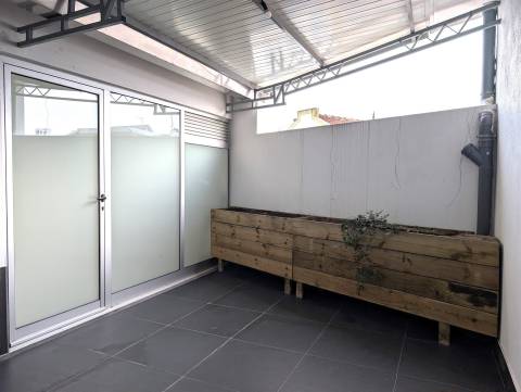 Apartamento T2 Remodelado –  Centro de Esgueira