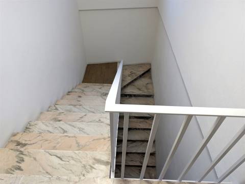 Apartamento T2 Remodelado –  Centro de Esgueira