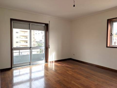 ​Apartamento T3 à Venda em Mafamude - Vila Nova de Gaia